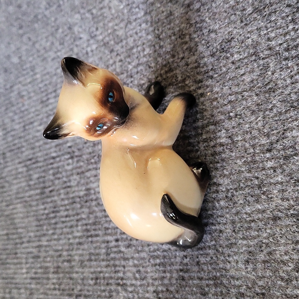 Goebel Ceramic Siamese Cat Figurine - Cream and Black